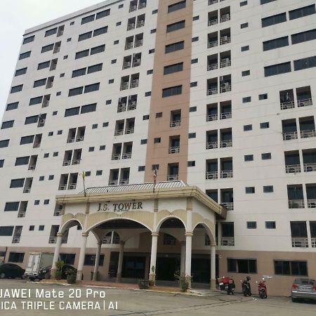Js Tower Hotel Bangkok Bagian luar foto