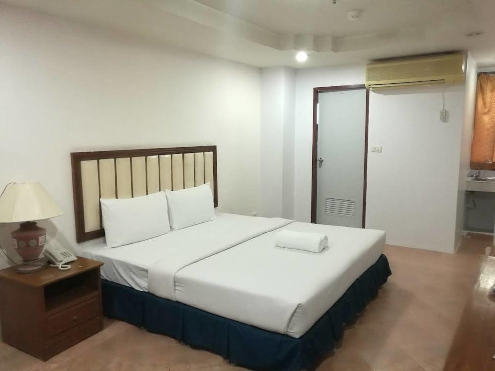 Js Tower Hotel Bangkok Bagian luar foto