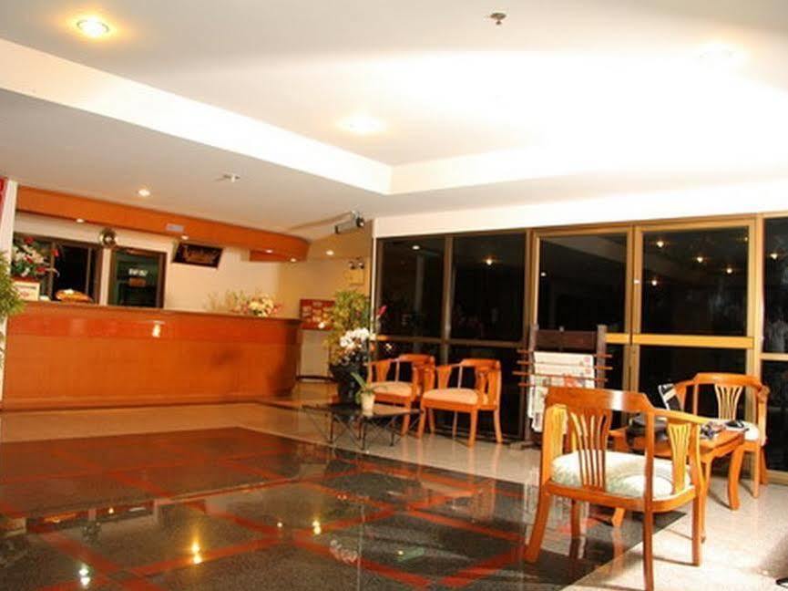 Js Tower Hotel Bangkok Bagian luar foto
