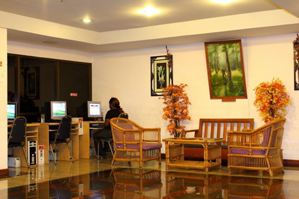 Js Tower Hotel Bangkok Bagian luar foto