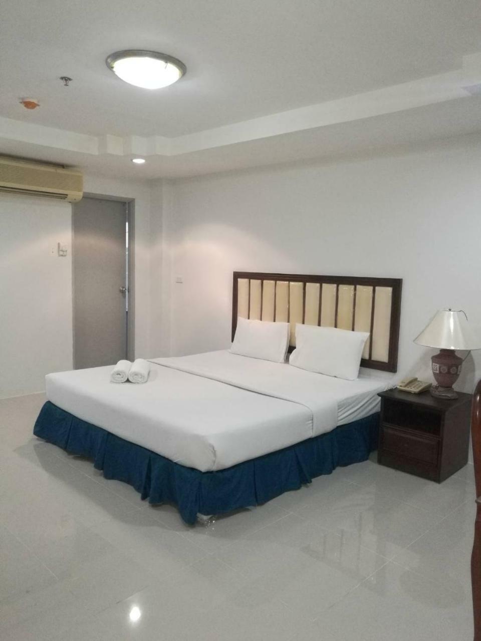 Js Tower Hotel Bangkok Bagian luar foto
